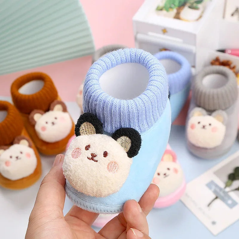 CuddleSteps – Cálidas y antideslizantes: zapatillas para bebés con animales
