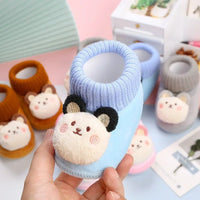 Thumbnail for CuddleSteps – Cálidas y antideslizantes: zapatillas para bebés con animales