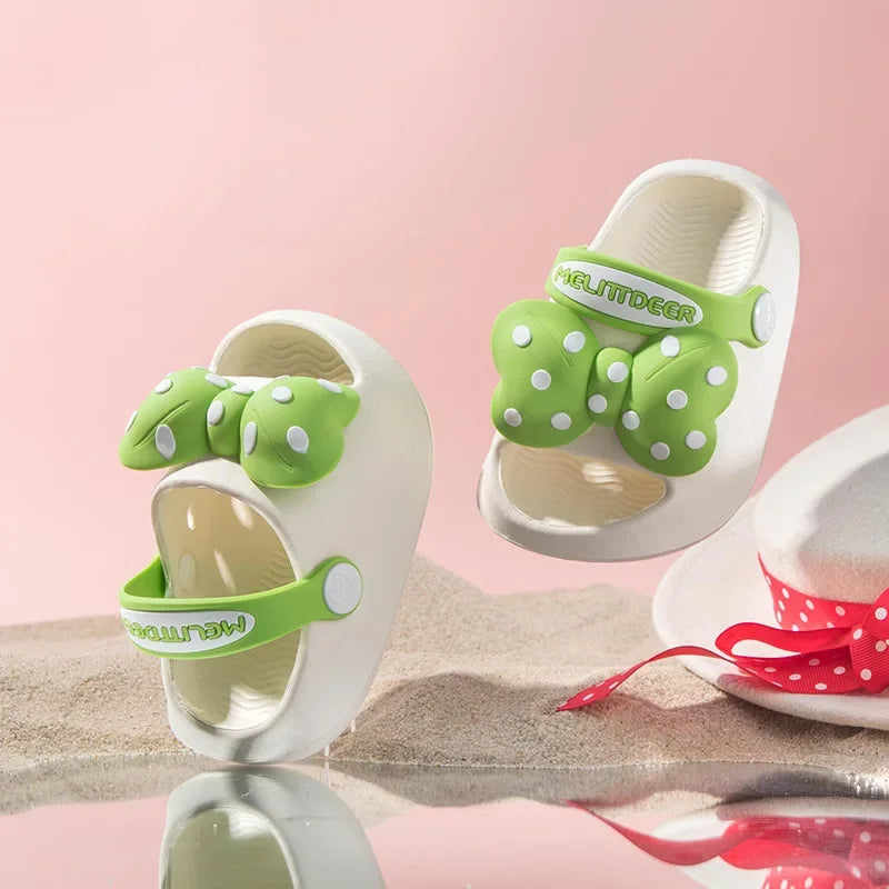 Mini Fashion – Alegre y seguro – Chanclas de playa de lunares
