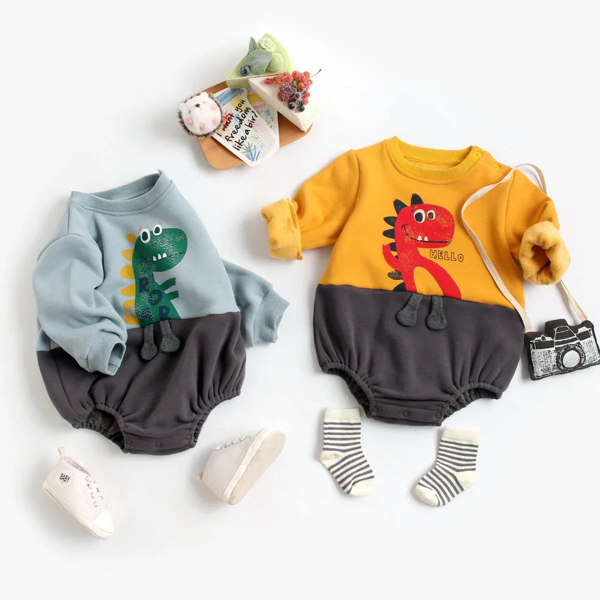 Mini Fashion – Suave body de forro polar con estampado de Dino