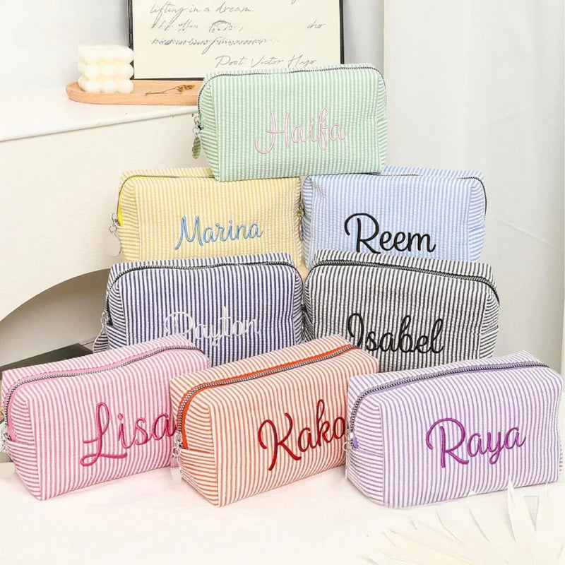 Striped Name Pouch – Personalizado y con estilo: neceser de maquillaje