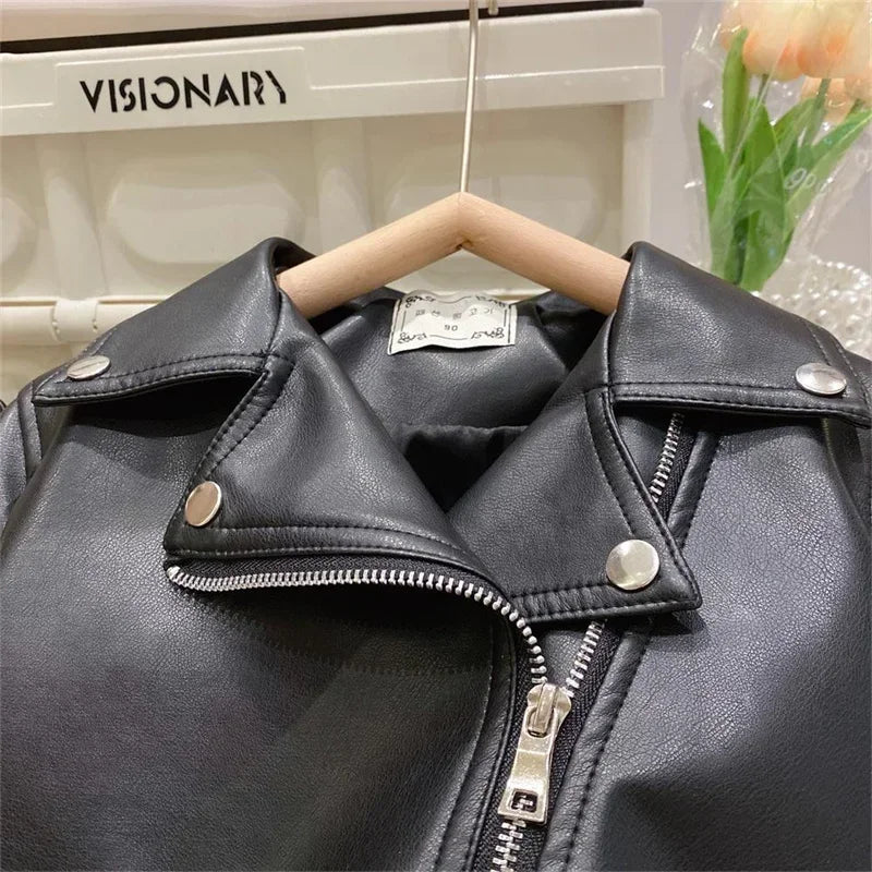 Girls Leather Jacket – Atrevida y elegante: chaqueta de cuero para niños