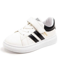 Thumbnail for UrbanFlex – Resistentes y cómodas: zapatillas blancas