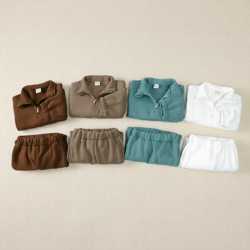Winter Tracksuit – Calidez y comodidad: conjunto de ropa de invierno para niños