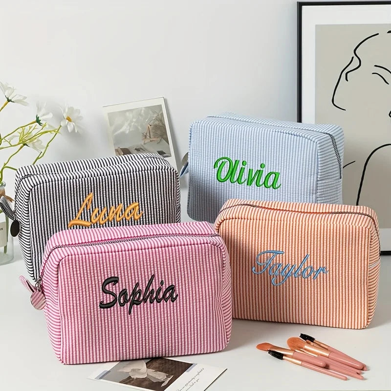 Striped Name Pouch – Personalizado y con estilo: neceser de maquillaje