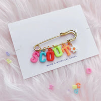 Thumbnail for Personalized Charm Pin – Personal y elegante: broche con nombre