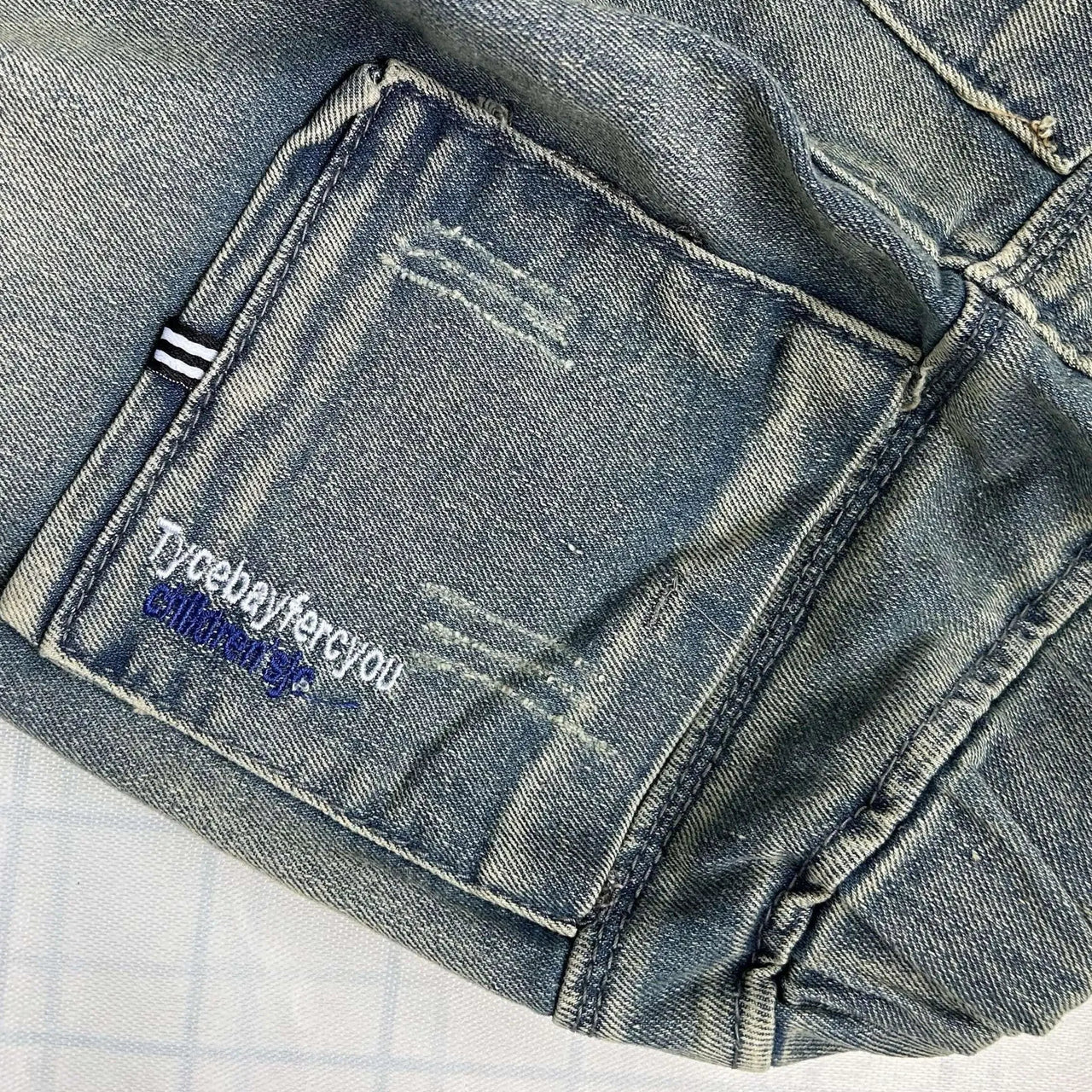 UrbanJeans – Casual y moderno: pantalones vaqueros slim fit para niño