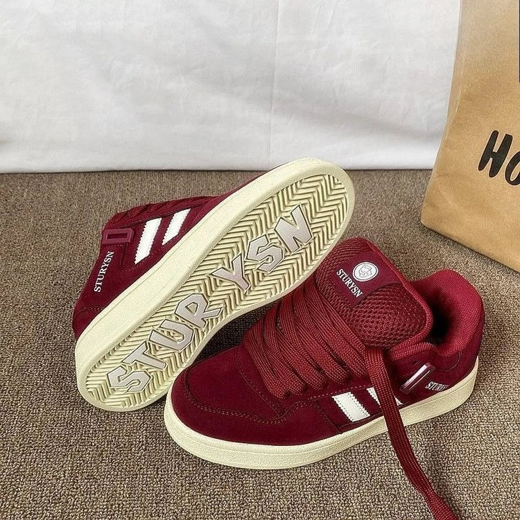 UrbanStep – Moderno y cómodo: zapatilla deportiva en color burdeos