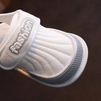 Thumbnail for TinySteps – Transpirables y ligeras: sandalias de verano para bebés con suela antideslizante.