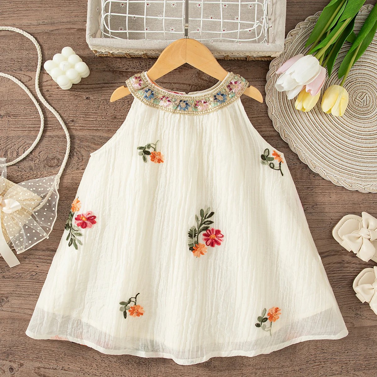 MiniFlora – Ligero y encantador: vestido bordado para niñas pequeñas